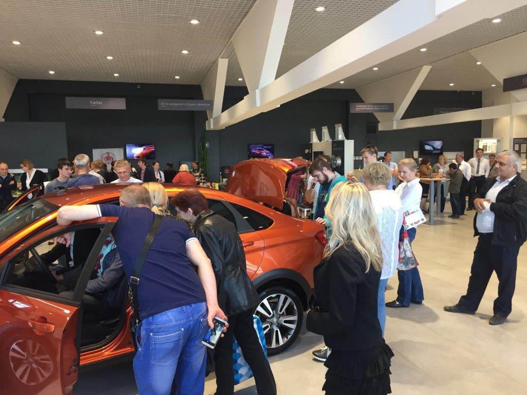 Та, которая создана быть уникальной! Старт продаж Vesta Cross в «АВТОЦЕНТР на Заводском» состоялся!