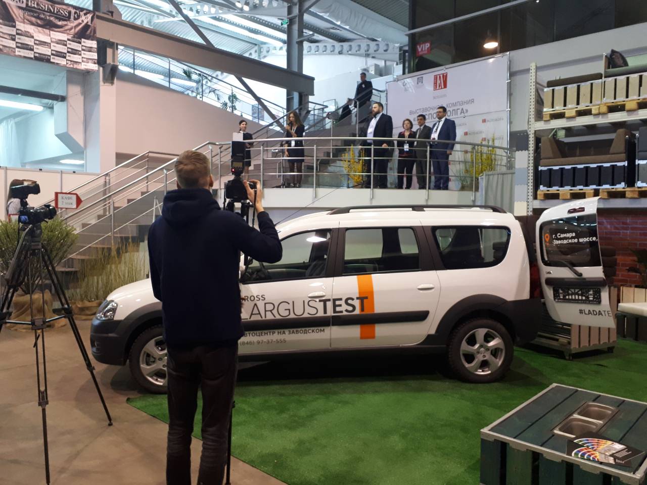 Автомобиль LADA Largus на выставке в ЭКСПО ВОЛГА