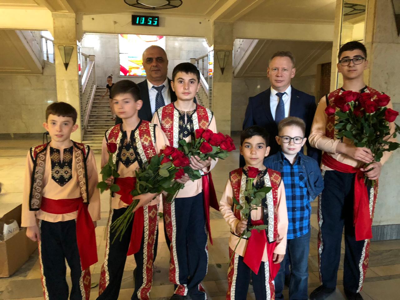 Праздник Материнства и Красоты! LADA поздравляет!