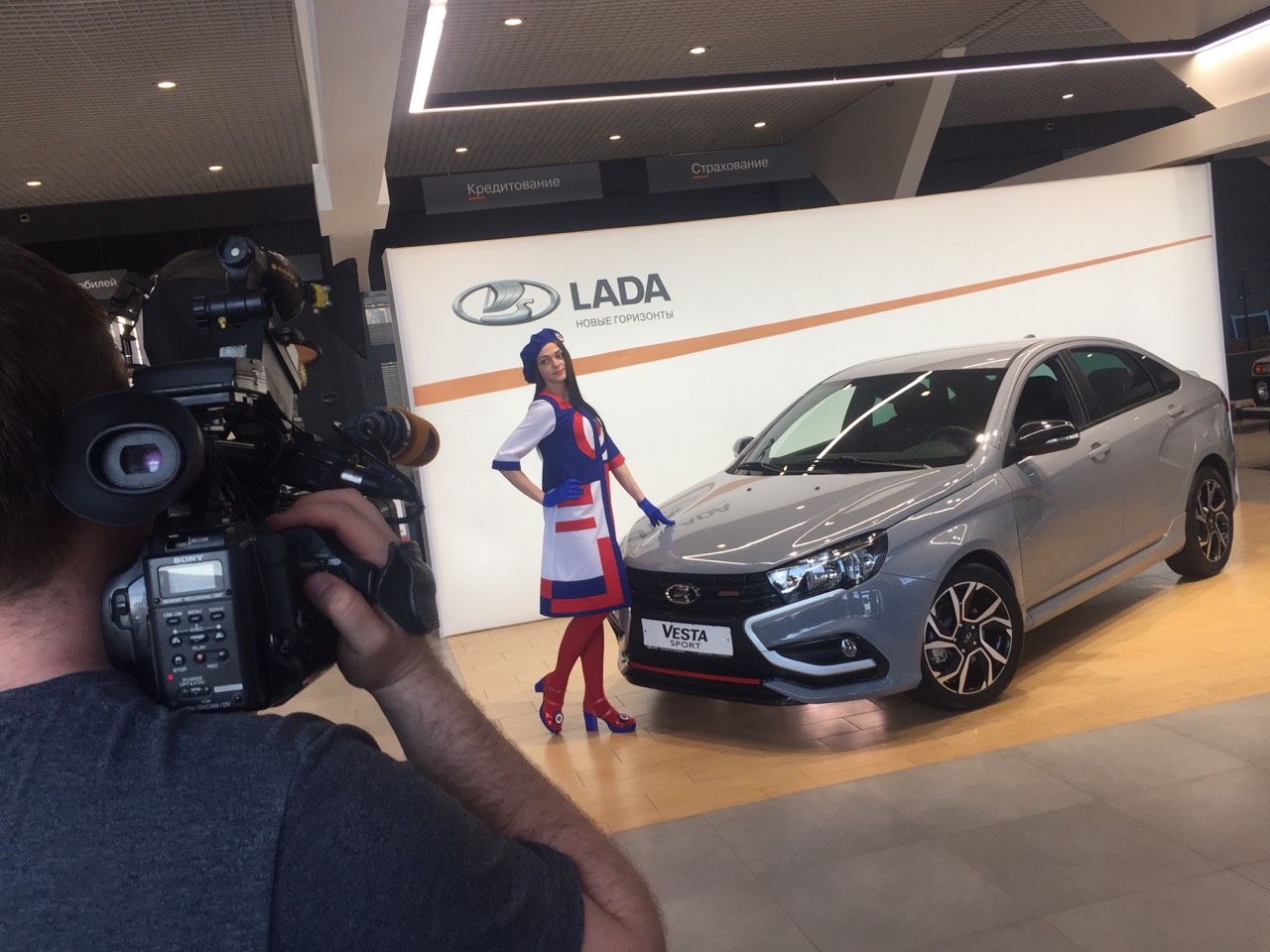 LADA Vesta Sport и красивые девушки!