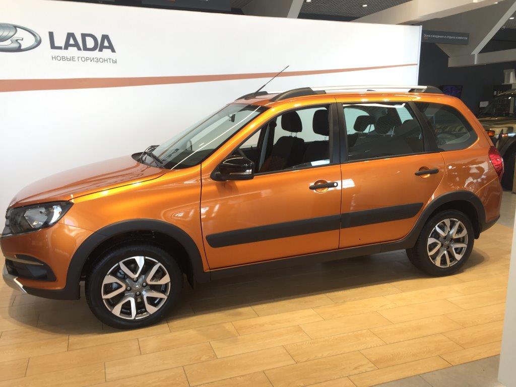 Купи LADA Granta Cross у официального дилера на Заводском шоссе.
